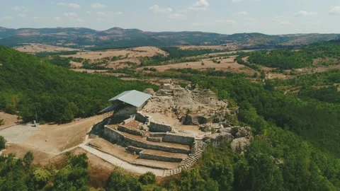 Drone top view Thracian sanctuary, located near Tatul, Bulgaria, Carved grave Stockbeeldmateriaal 167725191
