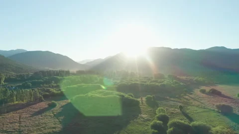 Drone Towards Shining Sun Over Mountains 스톡 동영상 146812928