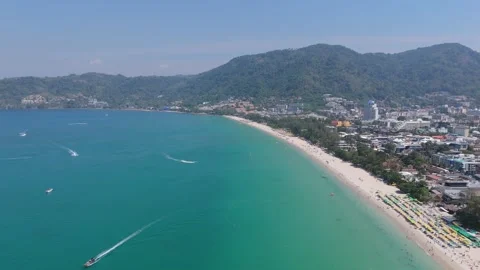 Drone tracking shot of a boat along Patong Beach shore Vídeos de archivo 333414513