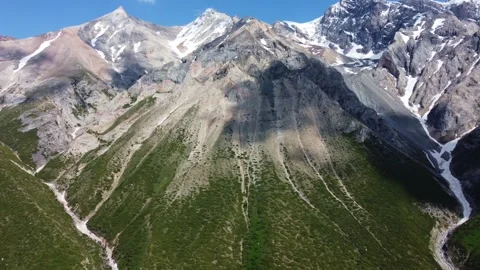 Drone tracking shot left of high mountain ridges in Kazakhstan Vídeos de archivo 337149934