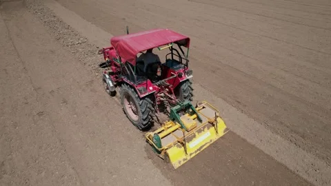 Drone tracking shot of tractor ploughing farm field 库存影片 333271543