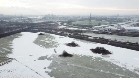 Drone tracking train towards London in snow Видео 148265532
