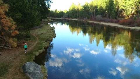 Drone Trail Runner Stockbeeldmateriaal 107571609