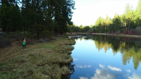 Drone Trail Runner Stockbeeldmateriaal 107574018