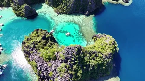 Drone Twin lagoon, limestone cliffs in Philippines. Coron, Palawan. 库存影片 302849348