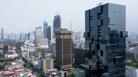 Drone vertical flight among the modern futuristic skyscrapers in Jakarta City Vidéo 204932344