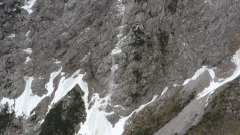 Drone video of an avalanche going down on a rocky mountain - 4K Vídeo Stock 112333013