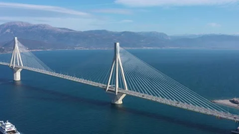 Drone video. Cable suspension bridge of Rio - Antirio Harilaos Trikoupis. Vidéo 143910375