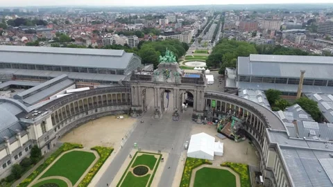 Drone video Cinquantenaire Monument Brussels Belgium europe Video stock 302630628