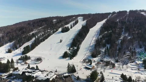 Drone video coming down slowly showing the skiiers on the sky slopes 動画素材 164420998