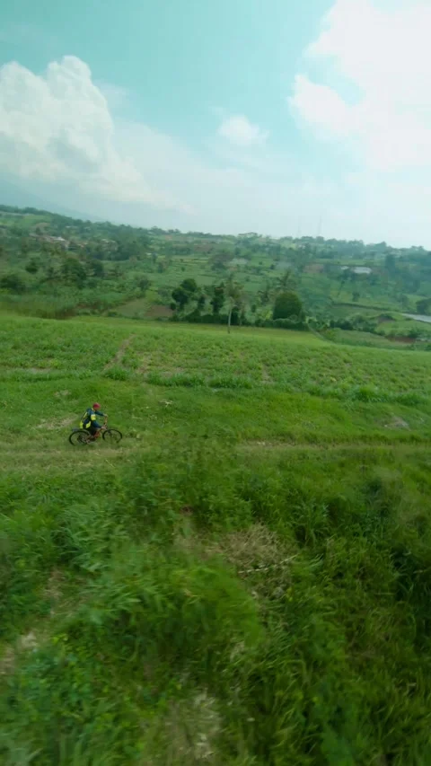 Drone video of cycling 2 Stock Footage 291598399
