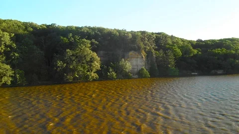Drone Video of River and Forest - FlyOver Reveal Vídeo Stock 90926387