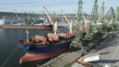 Drone video showcases the loading of a bulk carrier with grain by enormous Video stock 236985222