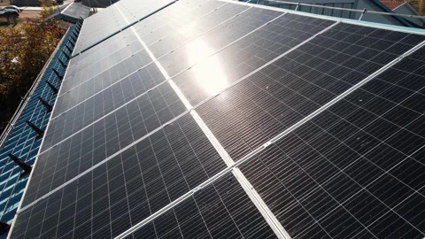 Drone video of solar panels located on a roof on big industrial building. Sunny 스톡 동영상 220285369
