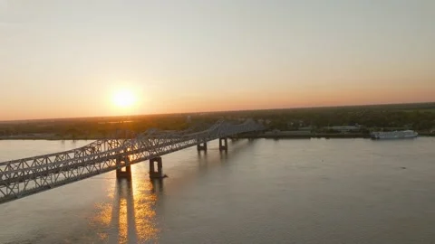 Drone Video of Sunset Over Bridge in Natchez Mississippi on the Mississippi Видео 279942054