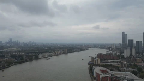 Drone video of the Thames River and Central London on a gloomy day. Video stock 254047435