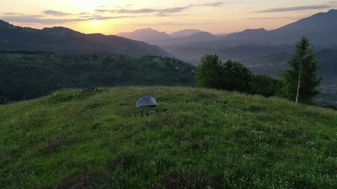 Drone video with two mountain bicycles and a tent on a mountain meadow Video stock 113206291