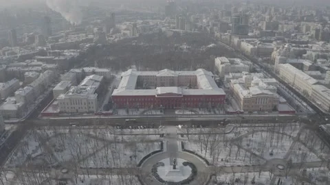 Drone video. Winter aerial view of the Taras Shevchenko National University Vidéo 150981295