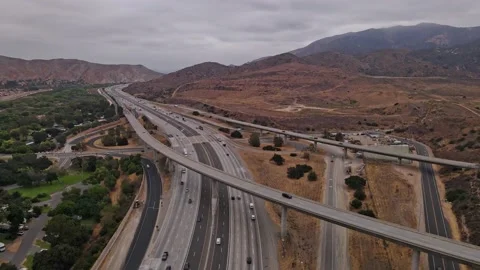 Drone view of 91 Freeway in southern California Stockbeeldmateriaal 165465652