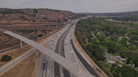Drone view of 91 Freeway in southern California. Stockbeeldmateriaal 165465811