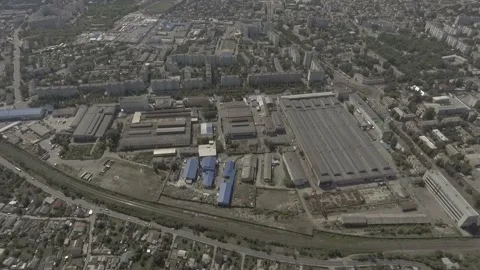 Drone. View from above. In the middle of the city is an old factory. Stock-Footage 101781443
