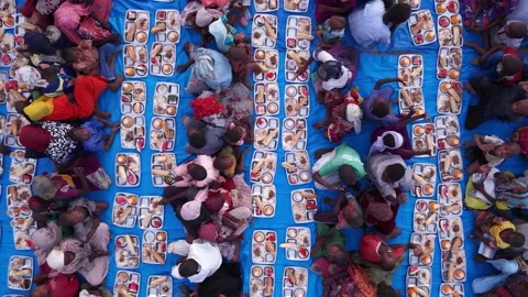 Drone view of African children eating at iftar during Ramadan, April 25, 2026, Video stock 334803600