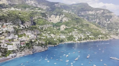Drone View of Amalfi Coast Cliffs and Sea Near Positano Vidéo 334721798