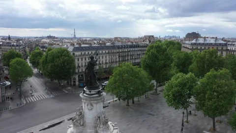 Drone view, Up and down, Républic square, place de la République, Paris Vidéo 272772023