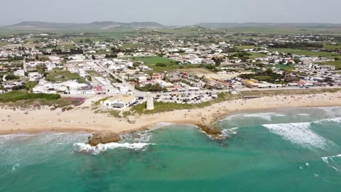 Drone view approaching the El Palmar beach in Vejer de la Frontera Video stock 240045610