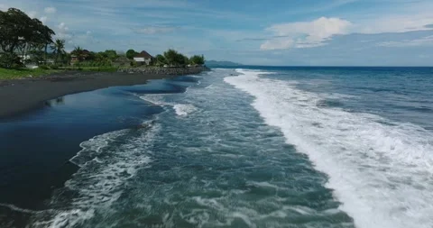 Drone view of Bali. Top view of wave on Keramas beach with black sand 库存影片 241666721