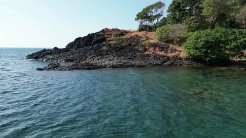Drone view of Bang Bao at Koh Chang island, Thailand – tropical bay, beaches and Stockbeeldmateriaal 299775652