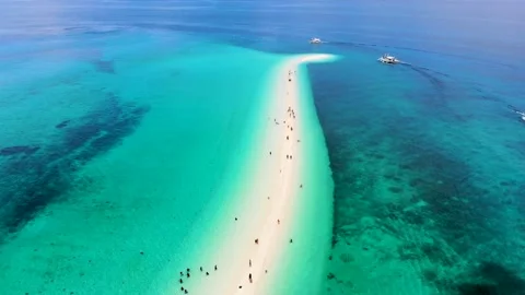 A drone view of the beautiful remote island of Kalanggaman in the Philippines. 스톡 동영상 160133293