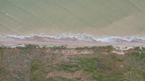 Drone view of beautiful seamless never ending footage while turquoise sea wav 스톡 동영상 130403552