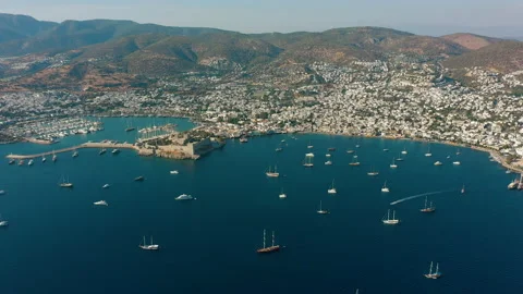 Drone view of Bodrum ancient Kalesi castle, harbor full of yachts and city Stock-Footage 165598751