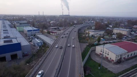 Drone view of the bridge passing through the city. Vídeos de archivo 255563497