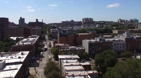 Drone view of Brooklyn towards Prospect Park Vidéo 68407523