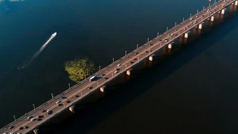 Drone view Circling the bridge over the water in a circle on it going cars Video stock 111878497