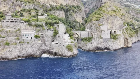 Drone View of Cliffside Coastline Amalfi Coast Italy Vidéo 334723318