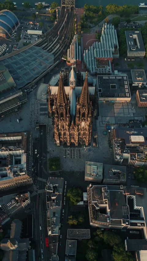 Drone View of Cologne Cathedral and River Rhine at Sunset – 4K Footage 스톡 동영상 312763761