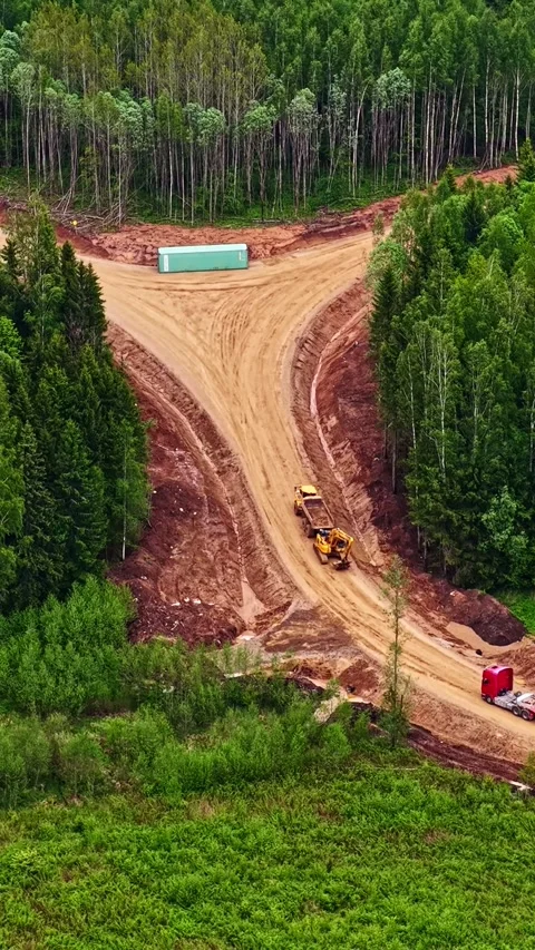 Drone view of construction access roads and trucks in a Latvian forest. 스톡 동영상 336735774