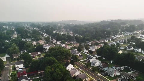 Drone view of dense wildfire smoke covering a suburban... Vídeos de archivo 340291050