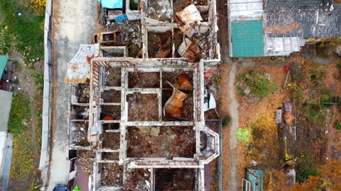 Drone View of Destroyed House in Irpin - Ukraine War Vídeos de archivo 228888437