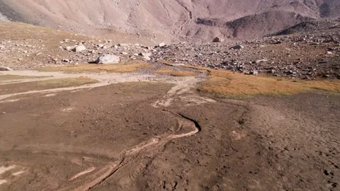 Drone view of a dried-up riverbed in the mountains Vídeos de archivo 213603689