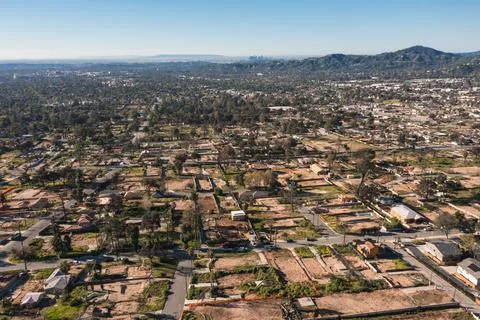 Drone view of empty lots of homes left behind from the Eaton fire Foto stock