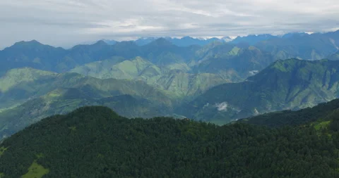 Drone view of endless green and blue Himalayan mountain ranges at Badimalika Vídeos de archivo 346340453