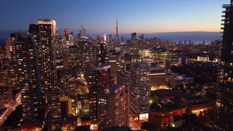 Drone view of the evening Toronto skyline. City lights. 库存影片 323099456