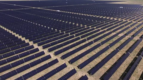 Drone view flying over a large solar energy farm with an impressive array 動画素材 286870841