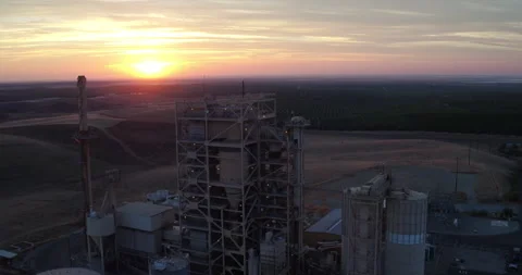 Drone View of Grain Elevator Facility at Dusk in 4K Vídeos de archivo 250294170