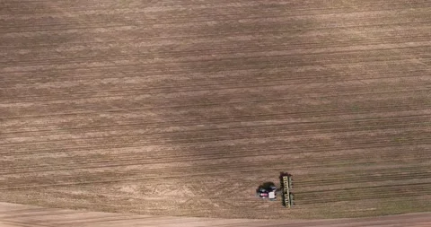 Drone view of grain planting machine in Luís Eduardo Magalhães, MATOPIBA Stock Footage 316086614