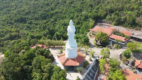Drone View of Guanyin Statue and Mountain Forest Phu Quoc Vídeos de archivo 337382160